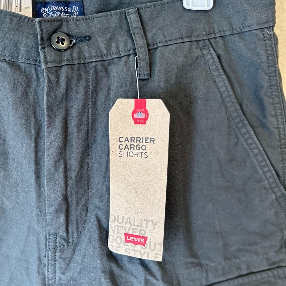 Levi's NWT Black Carrier Cargo Shorts for Men Size 30 - Picture 5 of 9